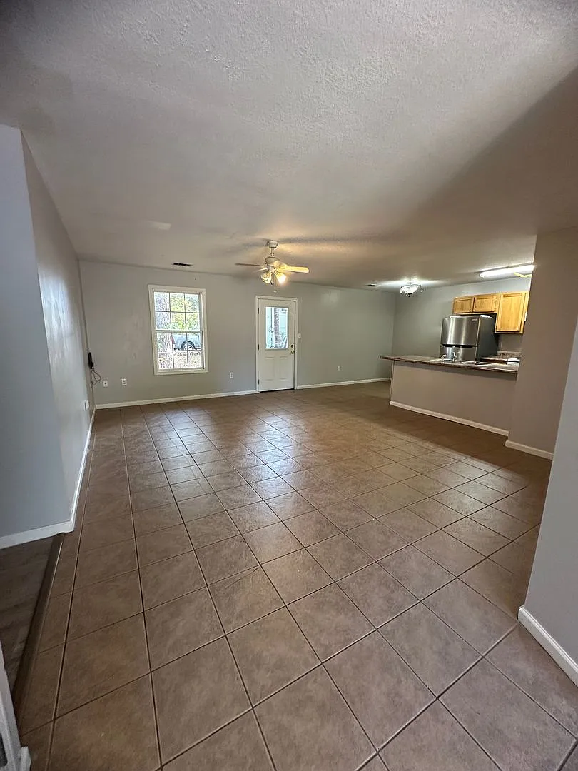 1112 Lake St — Photo 2
