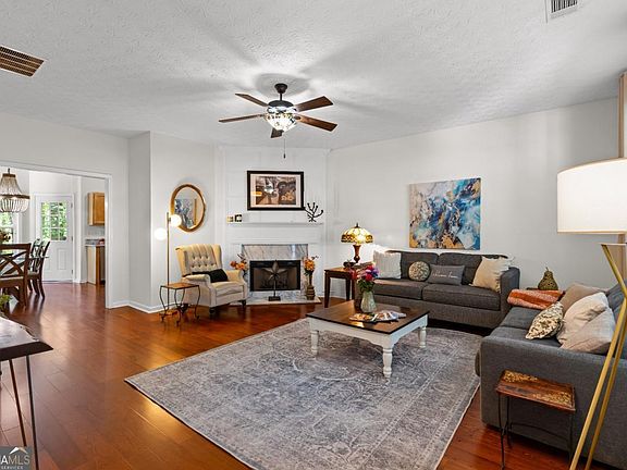 4th image of 305 Penfield Cir