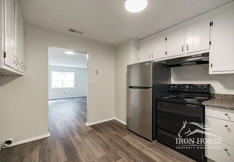 1172 White Oak Dr — Photo 6