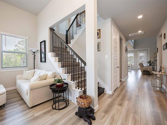 5th image of 503 Highland Thicket Dr