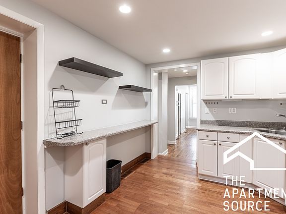 3rd image of 1819 W Cortland St Unit 1F