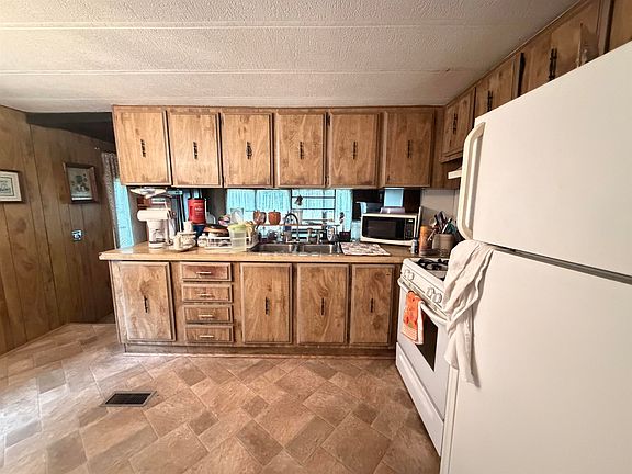 5th image of 4070 N Valley View Rd