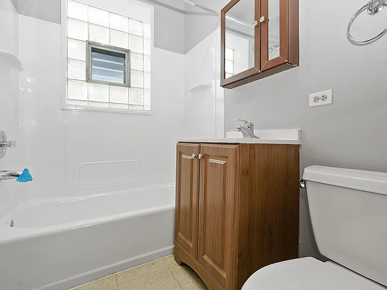 4736-4742 W 65th Mobility Zone — Photo 8