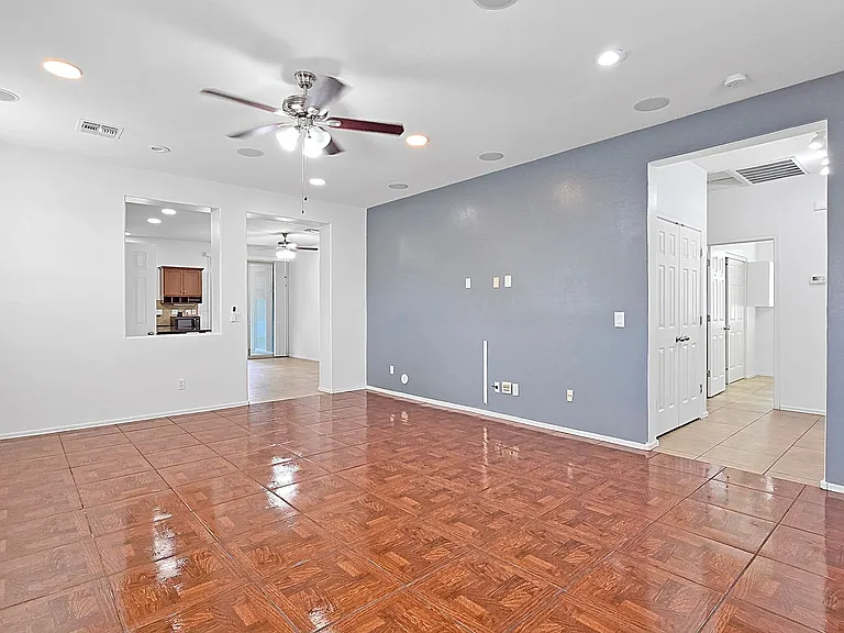8012 S 70th Dr — Photo 5