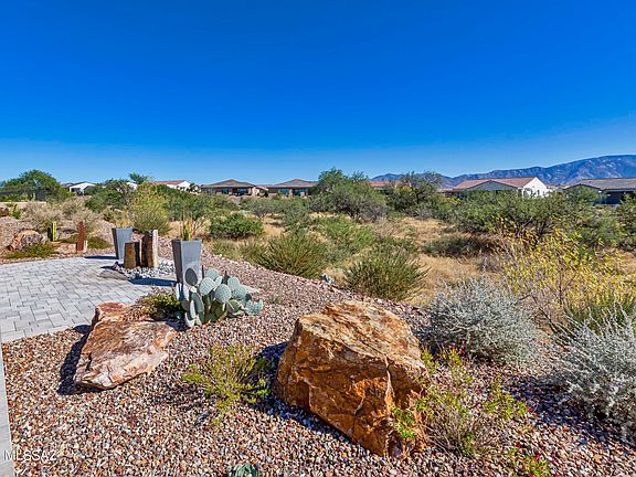 4th image of 59847 E Pinyon Dr
