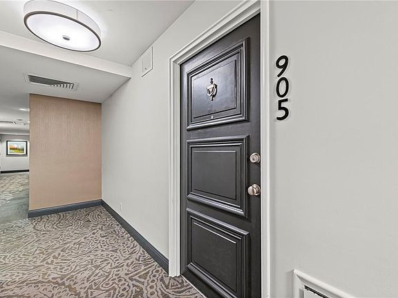 5th image of 221 W 48th St APT 905