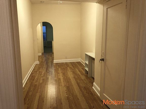 3rd image of 4742 Vernon Blvd APT 3R