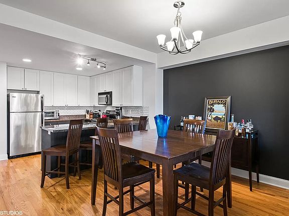 3rd image of 437 W North Ave APT 401