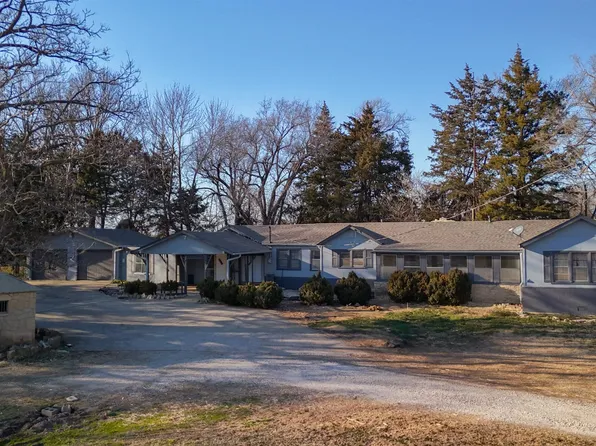 113 S Country Club Rd, Arkansas City, KS 67005