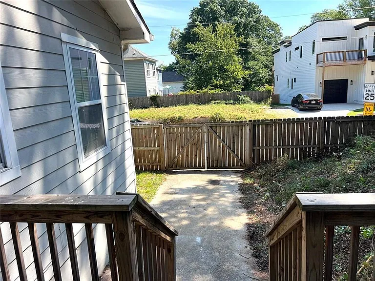 566 Rockwell St SW — Photo 20