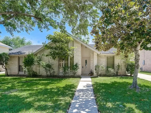 2906 Colonial Dr, Sugar Land, TX 77479