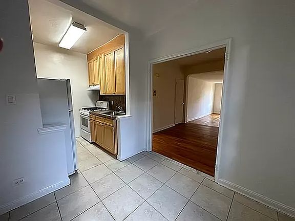 5th image of 6712 Yellowstone Blvd APT E4
