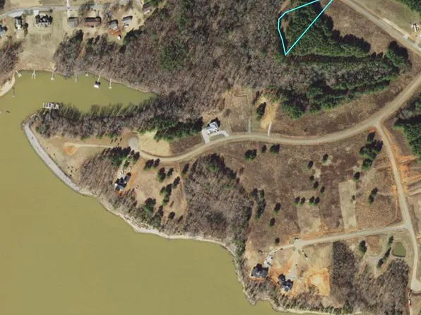 66 Tuckhoe Dr, Clarksville, VA 23927