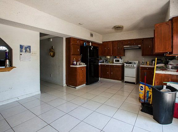 4th image of 2707 Lissner Ave