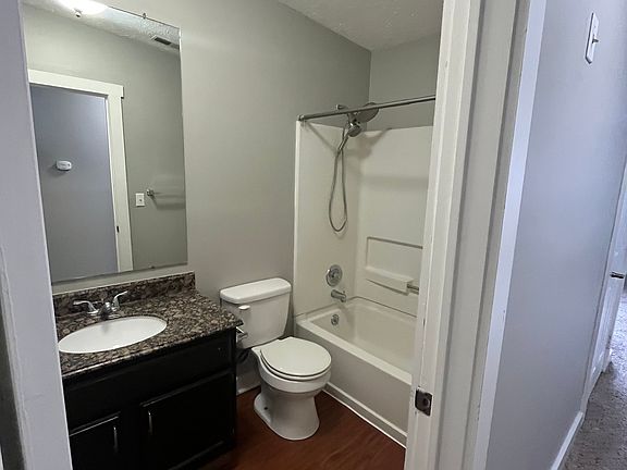 5th image of 842 N High St APT C