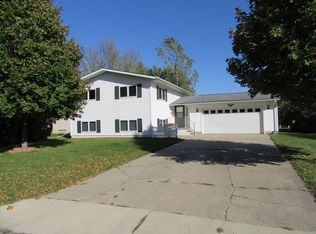 630 Elm Ave, Westbrook, MN 56183