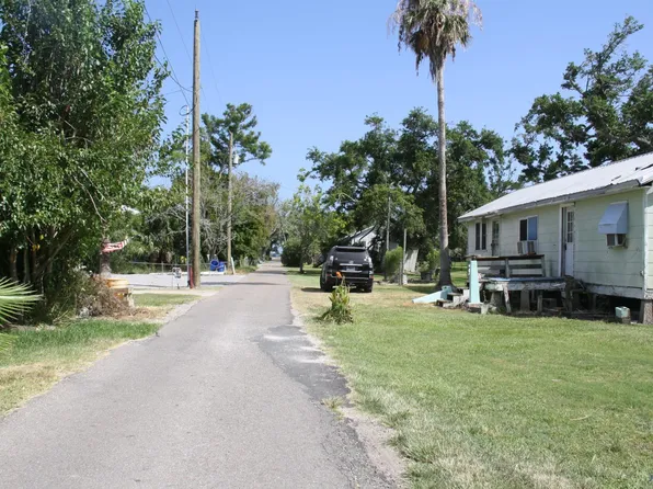 201 & 217 Coulon Rigaud Ln #4, Grand Isle, LA 70358