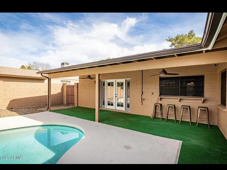 2432 W Dailey St — Photo 27