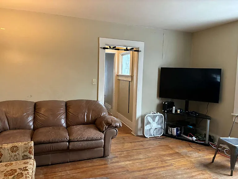 739 Chippewa St — Photo 3
