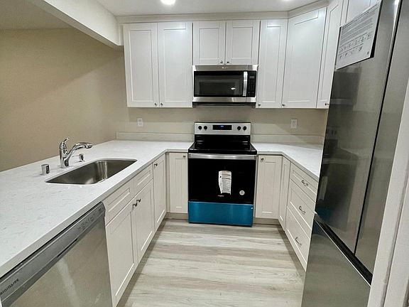 2nd image of 905 Apricot Ave APT E