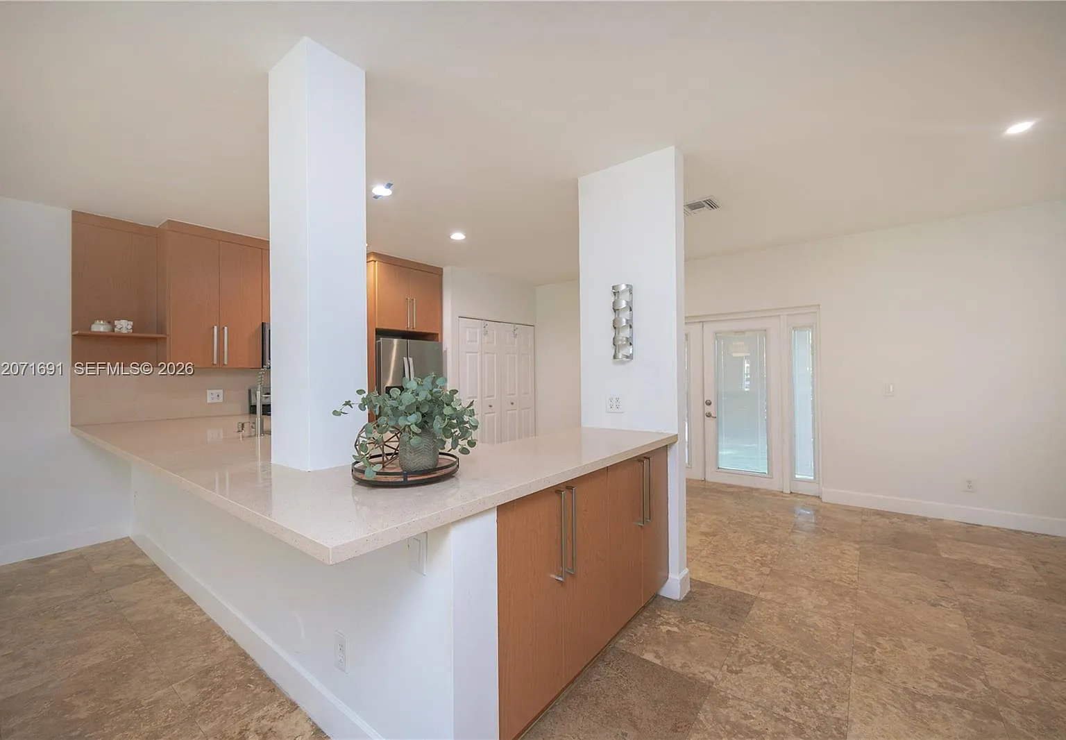 3 bed, 2.5 bath, 1681 sqft, $3,350 — Photo 3