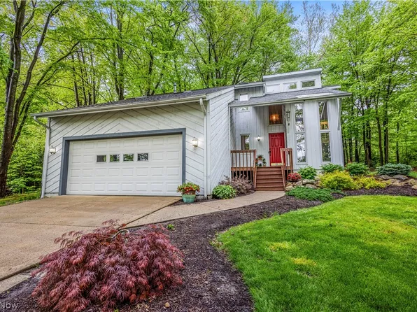 8320 Pebble Creek Ct, Chagrin Falls, OH 44023