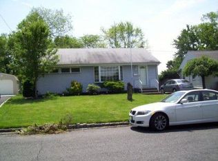 14 Clauss Rd, Clark, NJ 07066