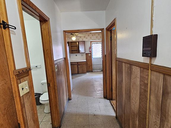 4th image of 32 Monument St #2