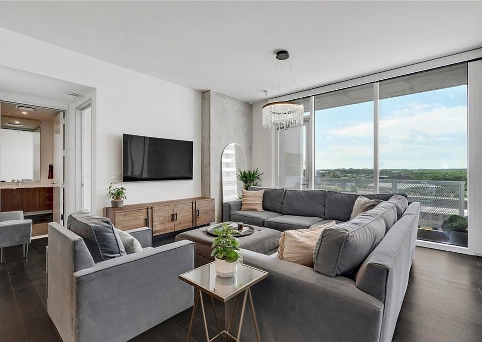 1st image of 301 West Ave #1507