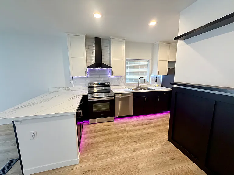 317 W 8th St #25 — Photo 10