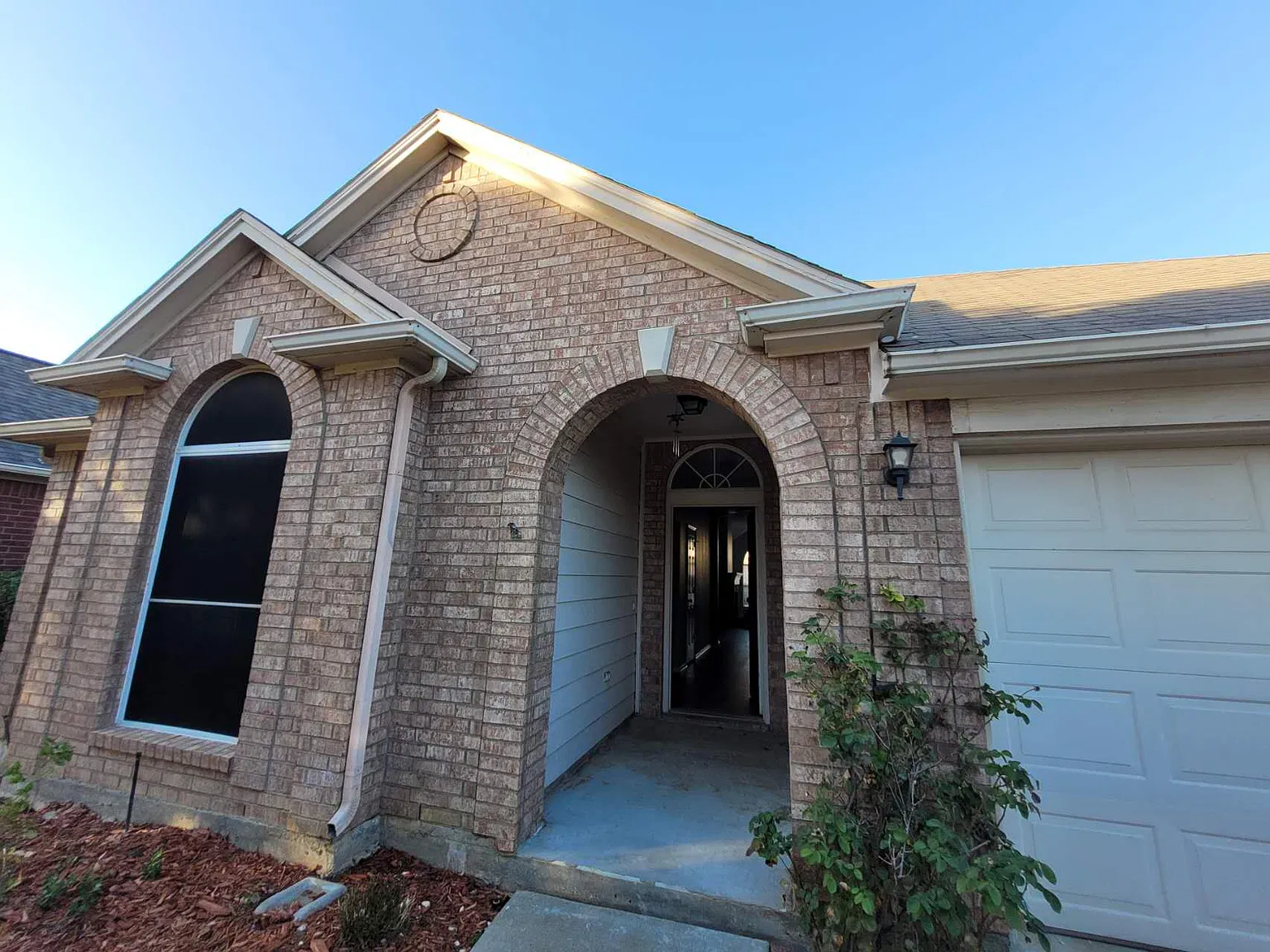 3 bed, 1713 sqft, $2,295 — Photo 1