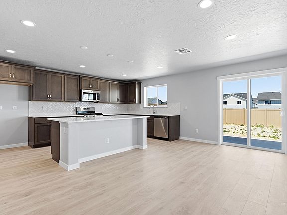 4th image of 10768 Armuth St