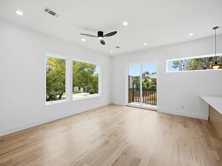 4605 Belmont Ave #202 — Photo 12