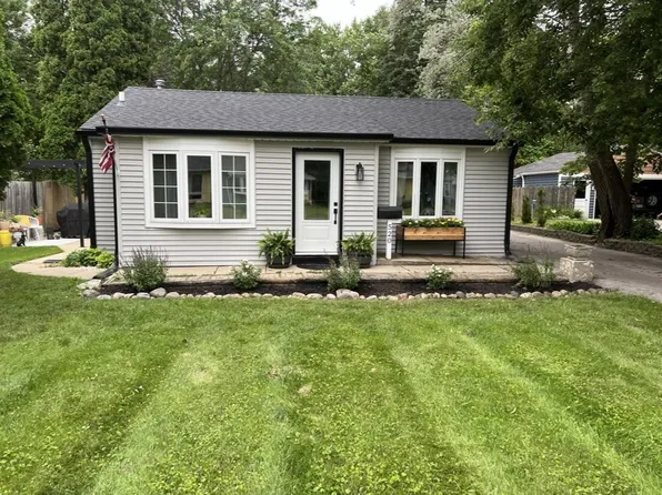 520 W Lincoln STREET, Oconomowoc, WI 53066