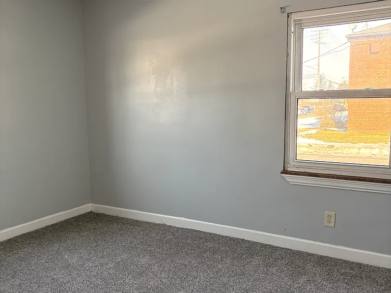 903 S Green Rd #101 — Photo 4