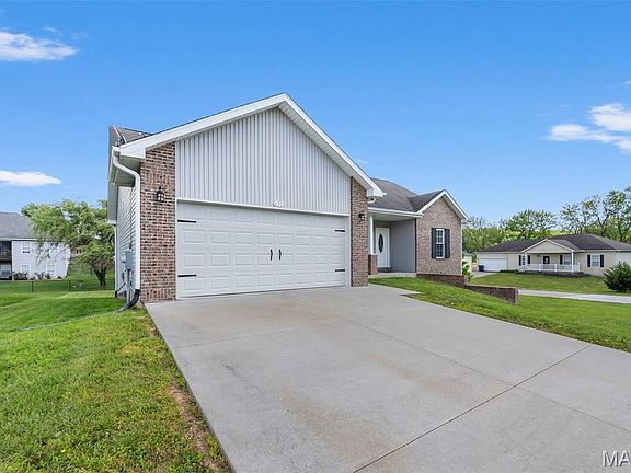 2nd image of 630 Oak Meadow Dr