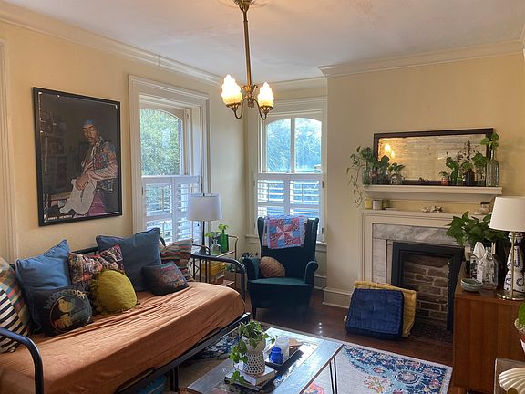 2nd image of 107 W Liberty St #11433340