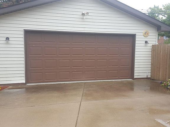 2nd image of 4885 Thornehurst Pl