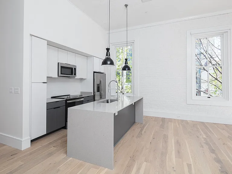 510 Julia St — Photo 8
