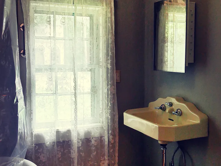 Bathroom. Vintage sink.