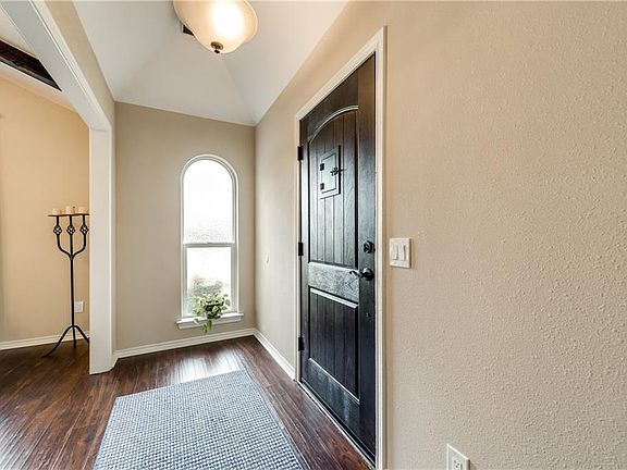 3rd image of 1800 Lake Hill Ln