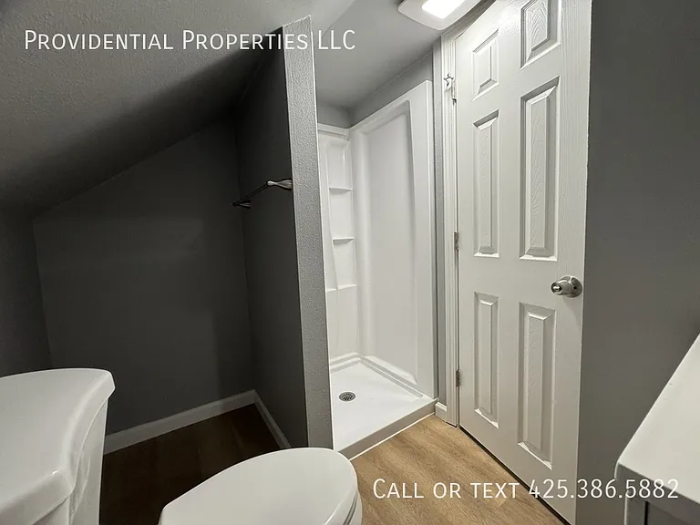 708 D St SE — Photo 10