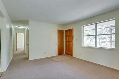 107 McClain St — Photo 3
