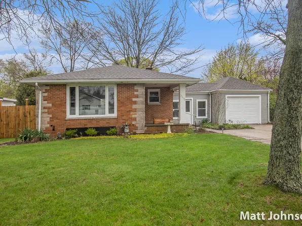 3275 McCracken St, Norton Shores, MI 49441