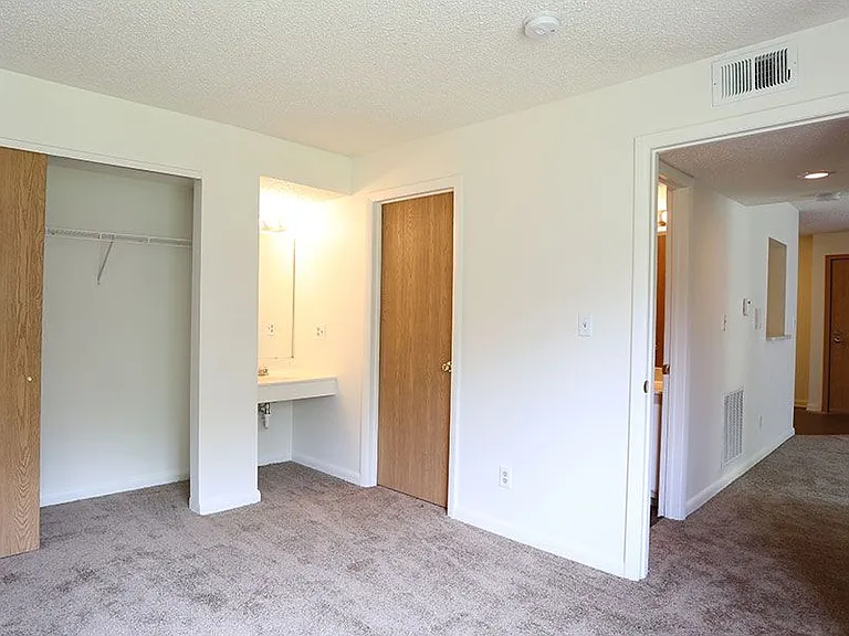 SYCAMORE CREEK APARTMENTS — Photo 11