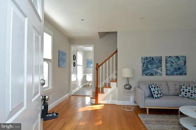3 bed, 1404 sqft, $3,700 — Photo 3