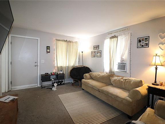 3rd image of 2660 Grant Ave