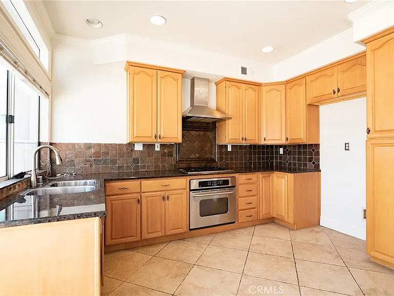 19436 Highridge Way — Photo 3