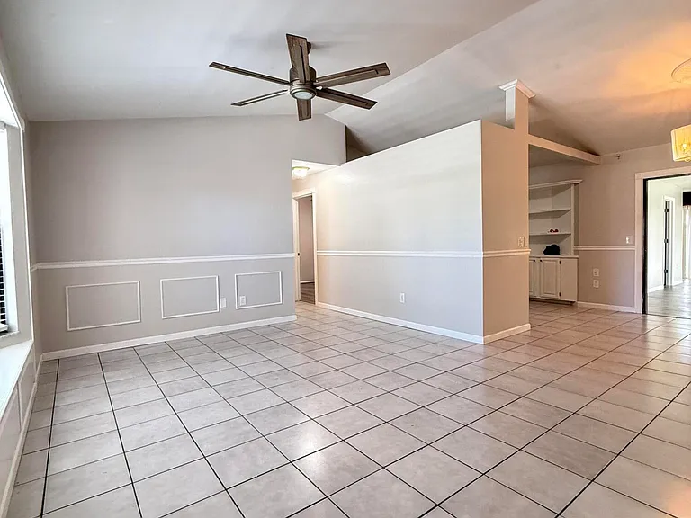 1626 SW Buffum Ln — Photo 2
