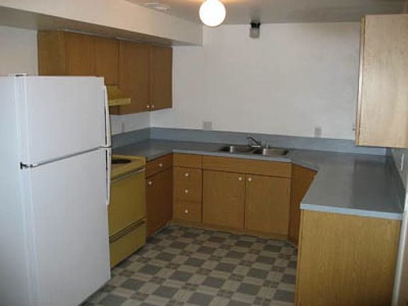 3rd image of 305 S Cherry Hill Dr